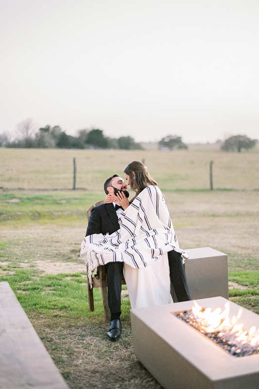 Kristin Bartlett And Steven Barner Marry In Texas Outside Seating