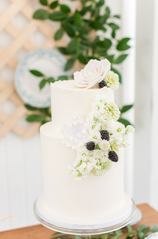 Intimate Botanical Wedding An Elegantly Styled Botanical Wedding At Emerson Fields In Excello, Missouri Cake