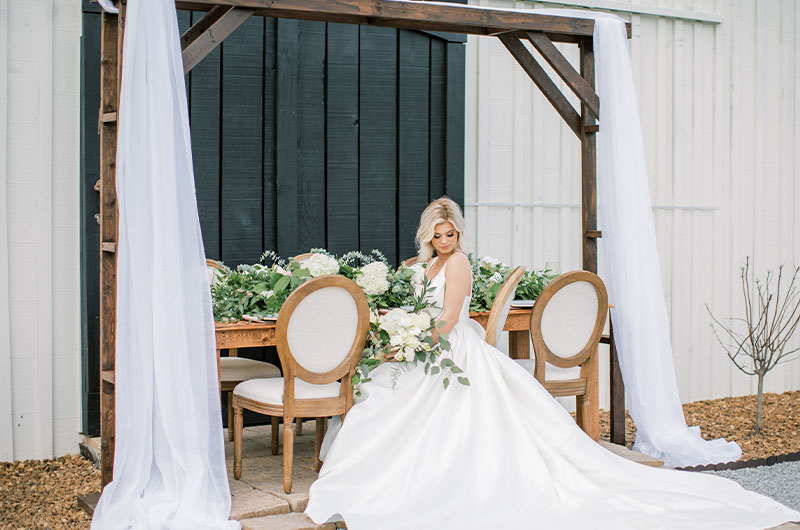 Brides of Any Style Can Host a Barn Wedding for an Elegant Ceremony