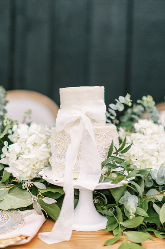 Brides Of Any Style Can Host A Barn Wedding For An Elegant Ceremony Classic Cake