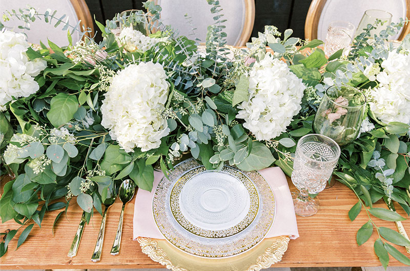 Brides Of Any Style Can Host A Barn Wedding For An Elegant Ceremony Classic Dishware