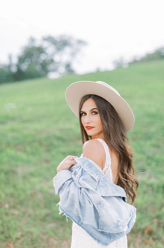 Brides Of Any Style Can Host A Barn Wedding For An Elegant Ceremony Denim