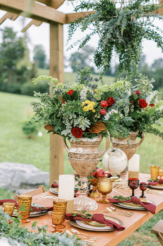 Brides Of Any Style Can Host A Barn Wedding For An Elegant Ceremony Tablescape