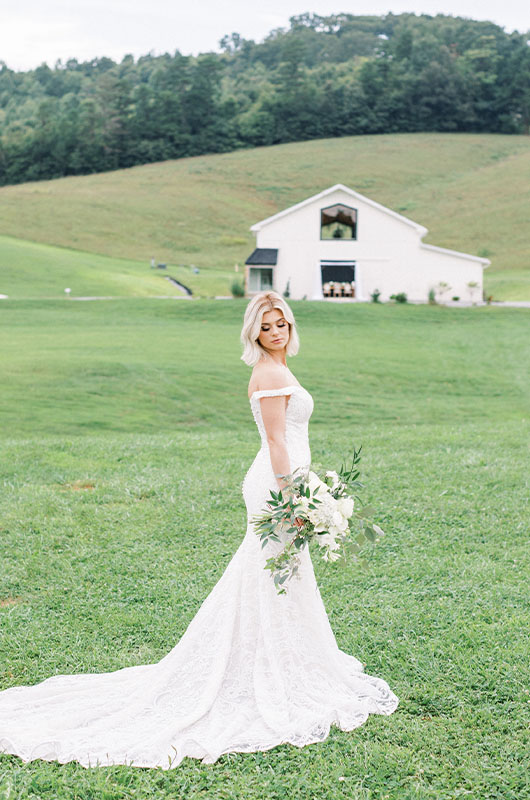 Brides Of Any Style Can Host A Barn Wedding For An Elegant Ceremony Barn