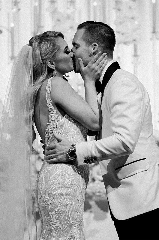 Stacey Asaro And Ryan Gaudet Marry At The Luxury Southern Oaks New Orleans Black And White Closeup Of Couple Kissing At Wedding Copy 2