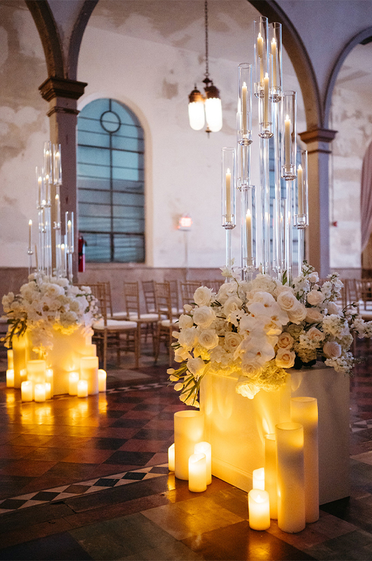 Stacey Asaro And Ryan Gaudet Marry At The Luxury Southern Oaks New Orleans Image Of White Roses And Candles In Church Copy 2