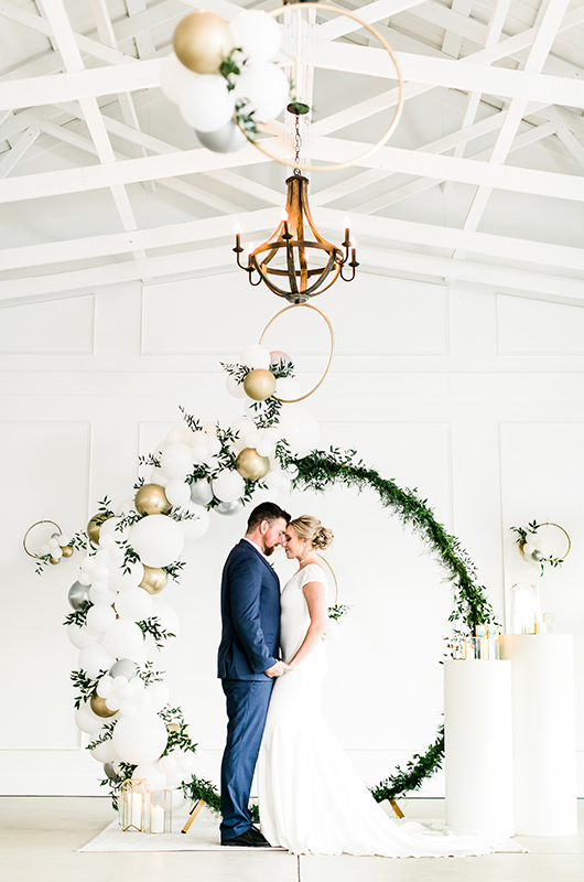 Incorporated Balloons That Created A Unique And Fresh Feel On Wedding Decorations Couple Balloon Arch