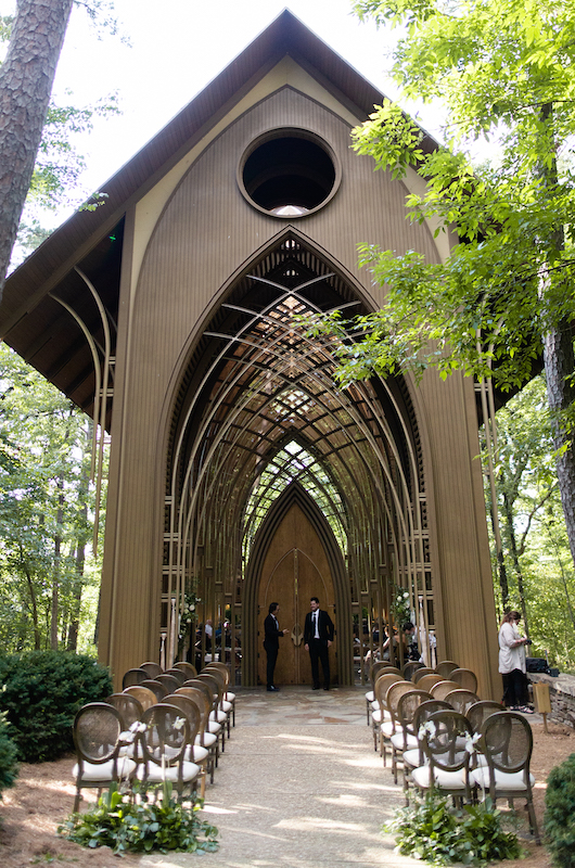 Elizabeth Fiser And Michael Williams Marry In A Beautiful Arkansas Chapel Ceremony 1