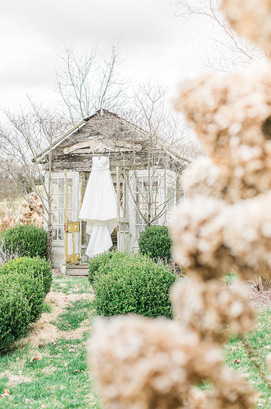 Caroline Blake And Jeffrey Byrnes Beautiful Lakeside Retreat Wedding Dress