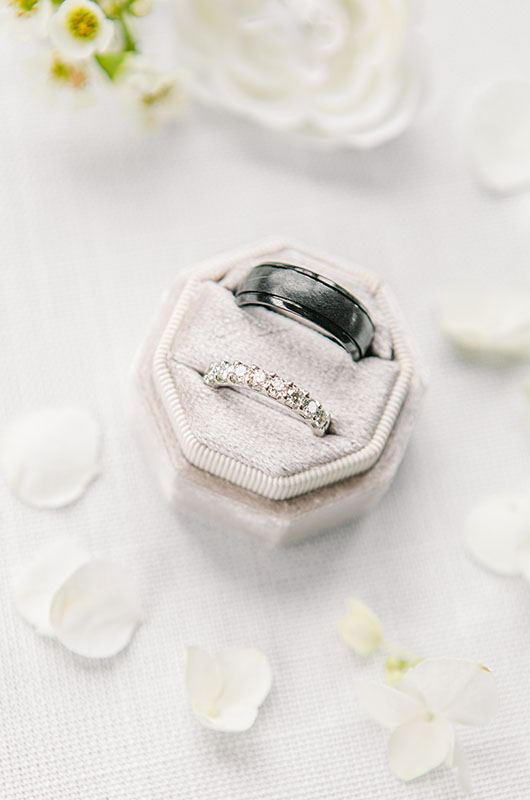 Caroline Blake And Jeffrey Byrnes Beautiful Lakeside Retreat Wedding Rings Caroline Blake And Jeffrey Byrnes Beautiful Lakeside Retreat Wedding Rings