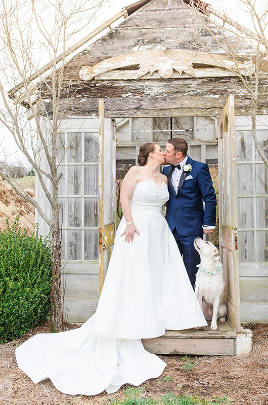 Caroline Blake And Jeffrey Byrnes Beautiful Lakeside Retreat Wedding Rustic