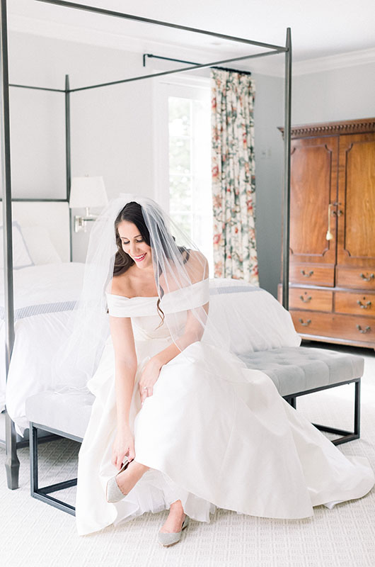 Charlotte Gerchick Jackson Alton Marry In An Lovely Mountainside Wedding Getting Ready Bride Charlotte Gerchick Jackson Alton Marry In An Lovely Mountainside Wedding Getting Ready Bride