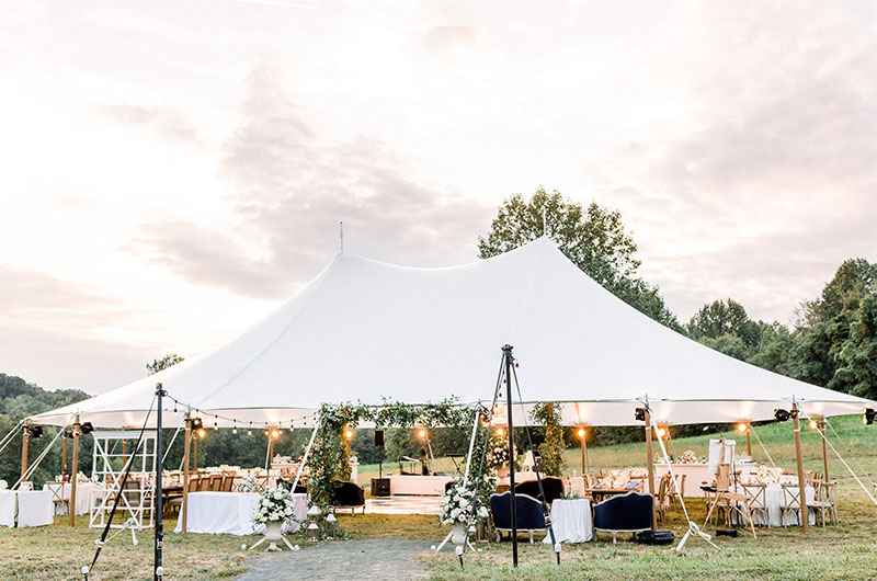 Charlotte Gerchick Jackson Alton Marry In An Lovely Mountainside Wedding Reception Set Up