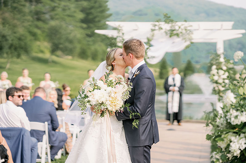 Aspen Domske And Edward Knuckley Marry At The Barn On New River Kiss