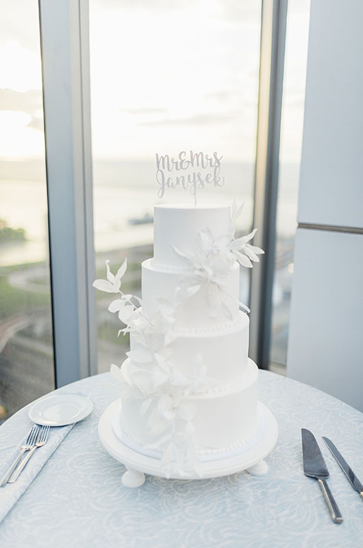 Kelli Mencke And Nicholas Janysek Wed On Lake Erie Cake Kelli Mencke And Nicholas Janysek Wed On Lake Erie Cake