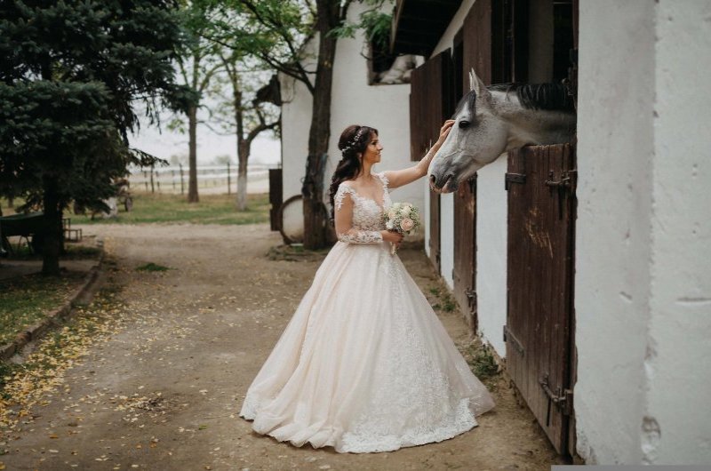 Key Things You Need To Know While Planning A Barn Wedding bride