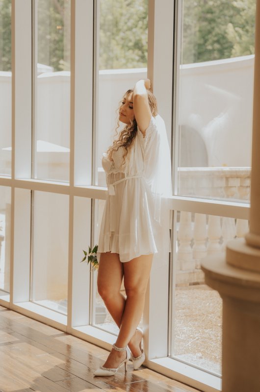Séance ludique de style romantique se prépare