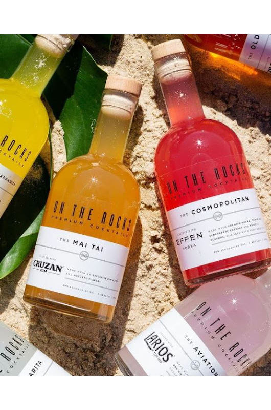 Le jour du mariage doit avoir des produits de beauté on the rocks cocktails