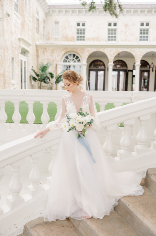 A Renoir Inspiré Mariage Style Shoot Southern Bride escaliers