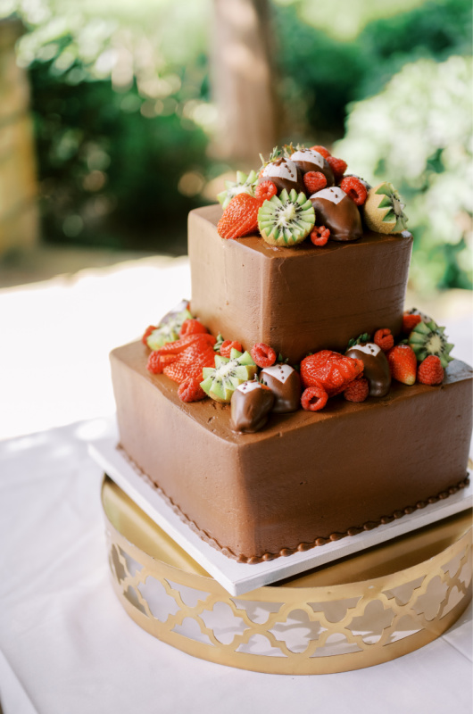 Brooke Kirkpatrick And Timothy Selezak Marry In Alabama chocolate cake