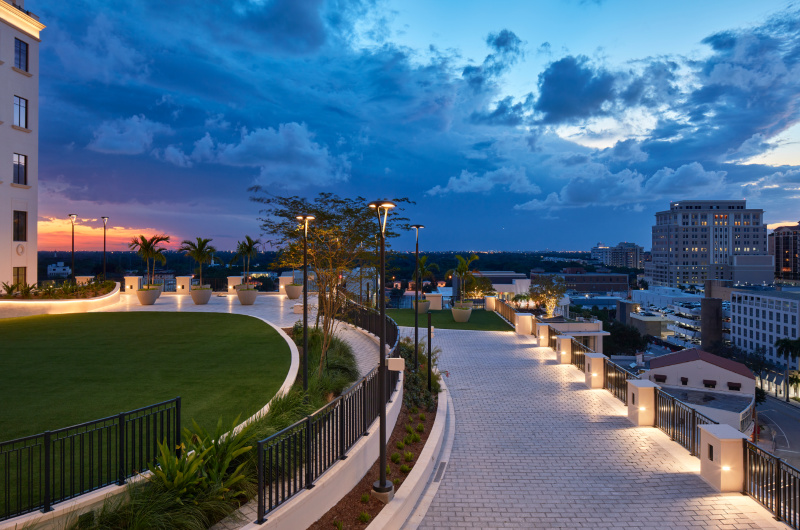 Get Married At Loews Coral Gables Hotel In Florida event lawn