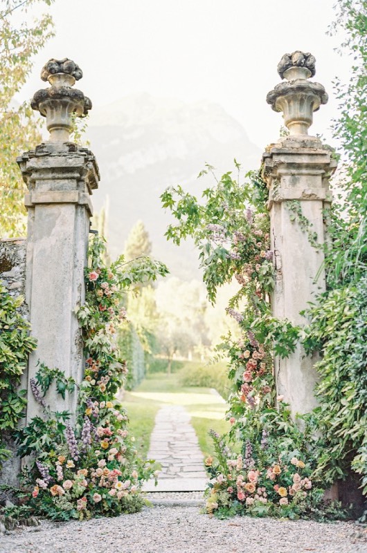 Sola Cabiati Styled Wedding Shoot In Lake Como Italy Pillars Pathway