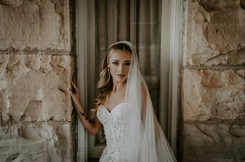 Staesha Gentry and Andrew Buhler Marry at Thorncrown Chapel in Arkansas Bride Solo Staesha Gentry and Andrew Buhler Marry at Thorncrown Chapel in Arkansas Bride Solo