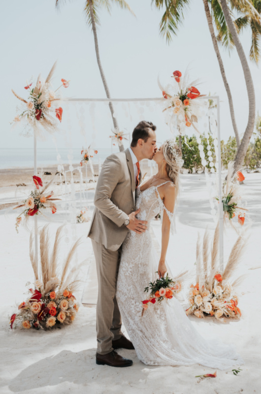 Casitas Beach Chicca Lodge Styled By Southern Bride kiss