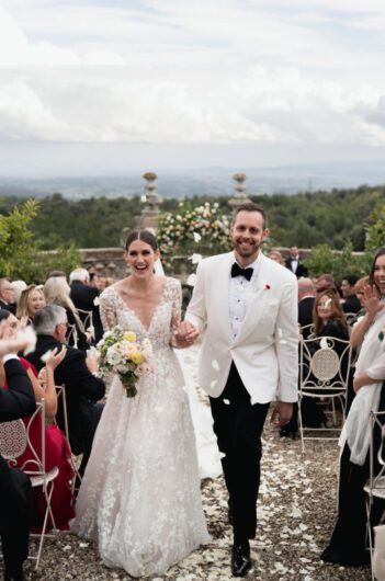 Justin Warshaw and Kelsey Turchi Marry in Italy Flowers Justin Warshaw and Kelsey Turchi Marry in Italy Aisle