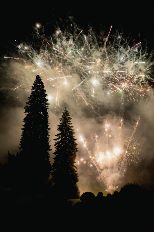 Justin Warshaw and Kelsey Turchi Marry in Italy Fireworks