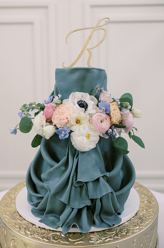 Kendall and Blake Marry in a Whimsical Ceremony at White Fox Cottage Wedding Cake Kendall and Blake Marry in a Whimsical Ceremony at White Fox Cottage Wedding Cake