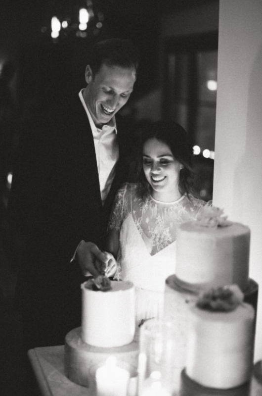 Kentucky Inspired Wedding Cake couple