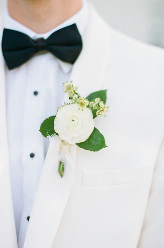 a_blooming_blue_spring_wedding_in_augusta_ga_closeup_boutonniere 