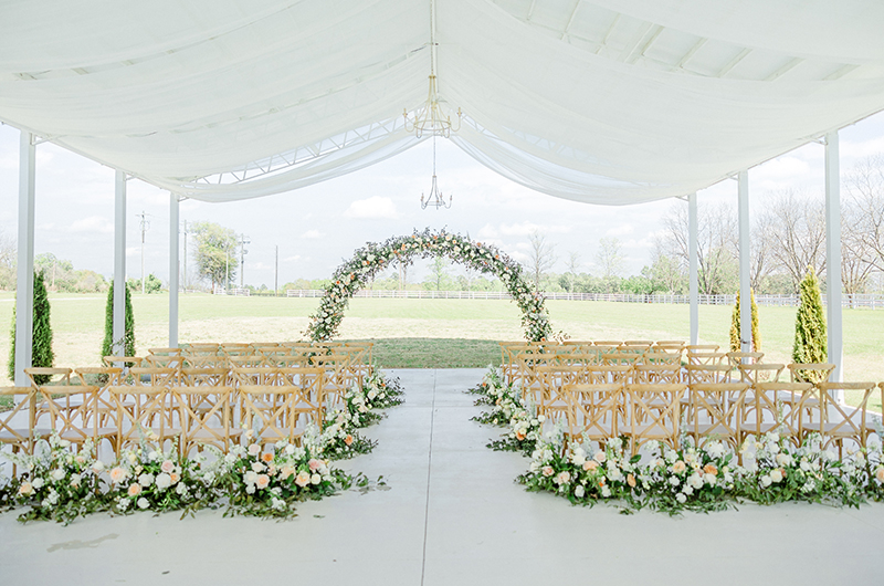 a_blooming_blue_spring_wedding_in_augusta_ga_arch