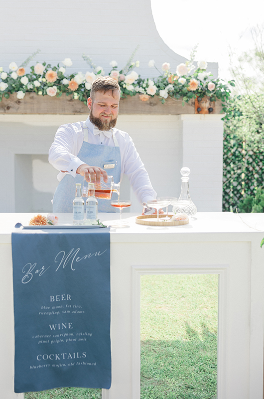 a_blooming_blue_spring_wedding_in_augusta_ga_bartender