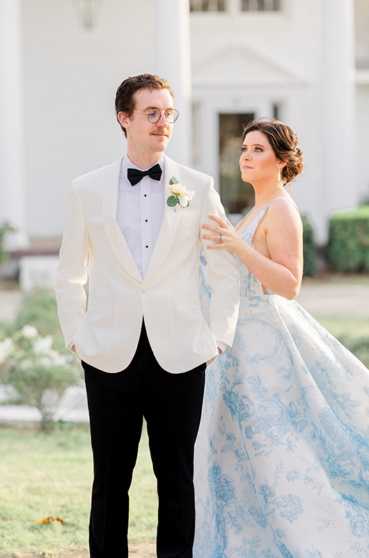 a_blooming_blue_spring_wedding_in_augusta_ga_couple_closeup