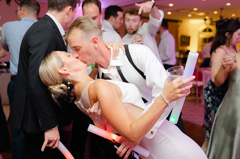 Kircher Heim Wedding dancefloor kiss