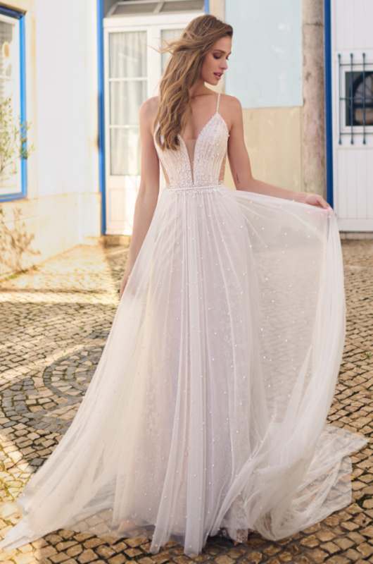 Top Wedding Dress Trends of from NYC Bridal Fashion Week Maggie Sottero tulle wedding dress