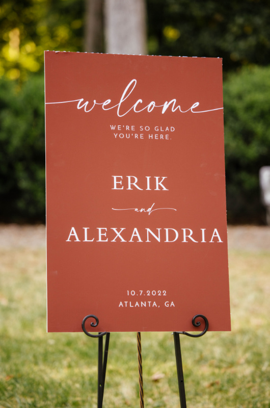 Dria Erik Mills Wedding Flower Stairs Daria Gomes And Erik Mills welcome