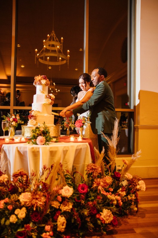 Dria Erik Mills Wedding Cutting Cake Dria Erik Mills Wedding Cutting Cake