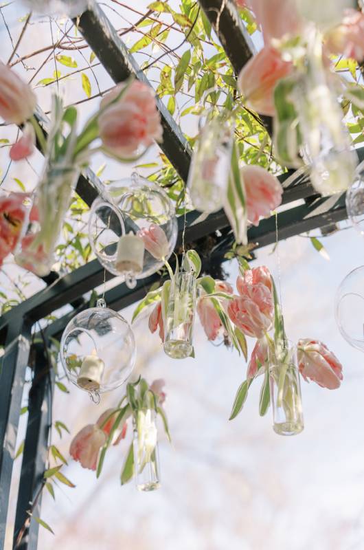 Mary Evans Wallace and Matthew Owen Marry in Oxford Mississippi Florals