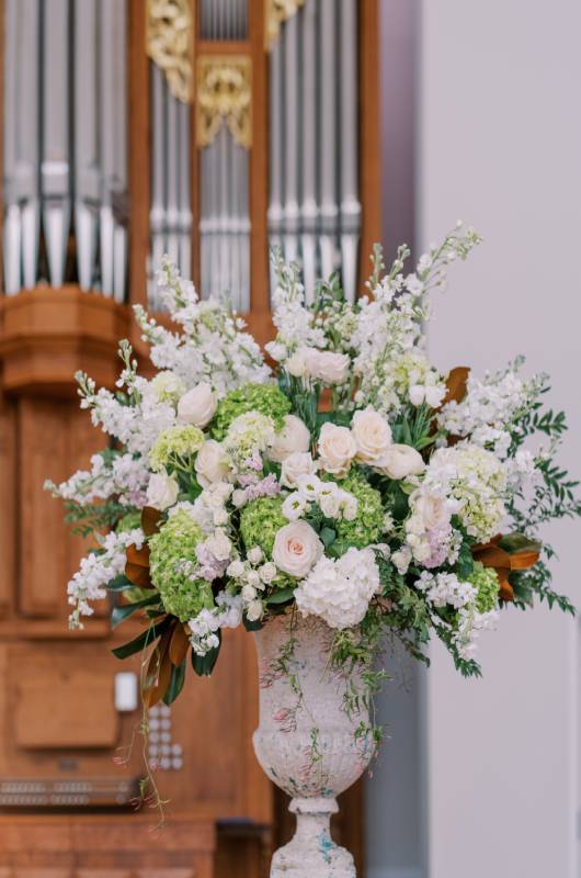 Mary Evans Wallace and Matthew Owen Marry in Oxford Mississippi Flowers