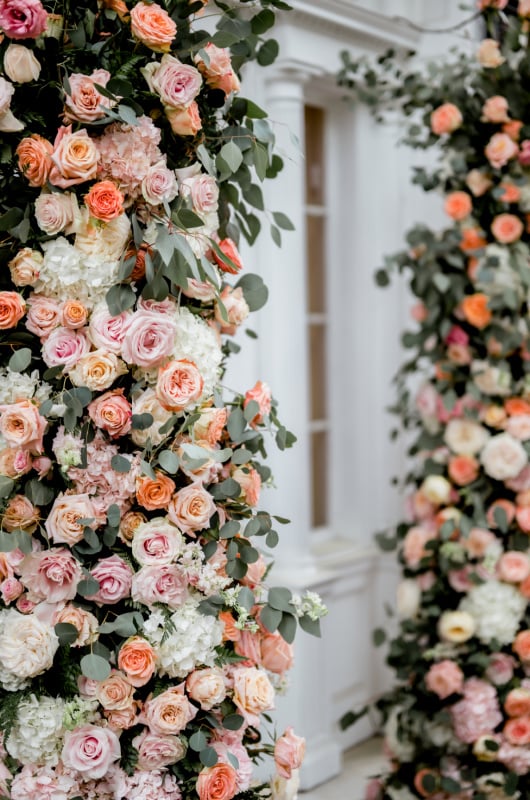 Styled Shoots by Southern Bride Harper Fowlkes House Inspiration flowers on windows Styled Shoots by Southern Bride Harper Fowlkes House Inspiration flowers on windows