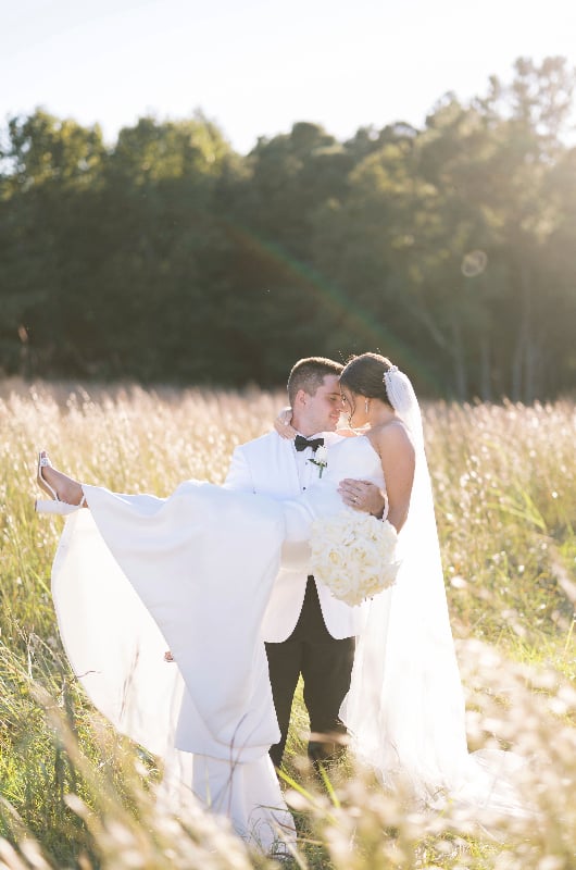 Lisby Wedding couple in field