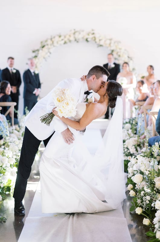 Lisby Wedding dip kiss