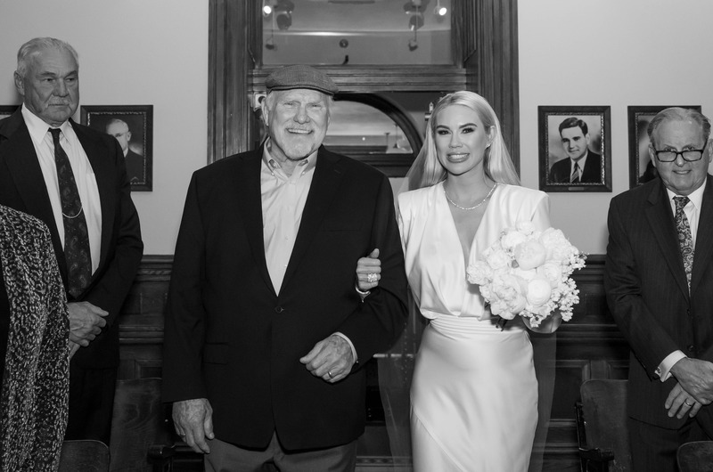 Rachel Bradshaw and Chase Lybbert Marry in Texas Aisle