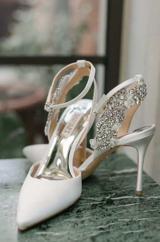 Elizabeth Owens and Stephen Southard Marry in Kentucky Heels Elizabeth Owens and Stephen Southard Marry in Kentucky Heels