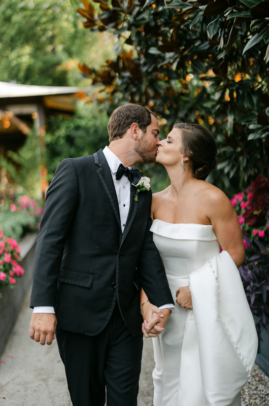 Elizabeth Owens and Stephen Southard Marry in Kentucky Kiss