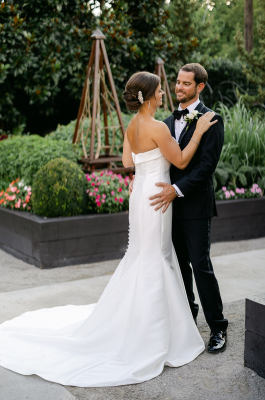 Elizabeth Owens and Stephen Southard Marry in Kentucky Smiles