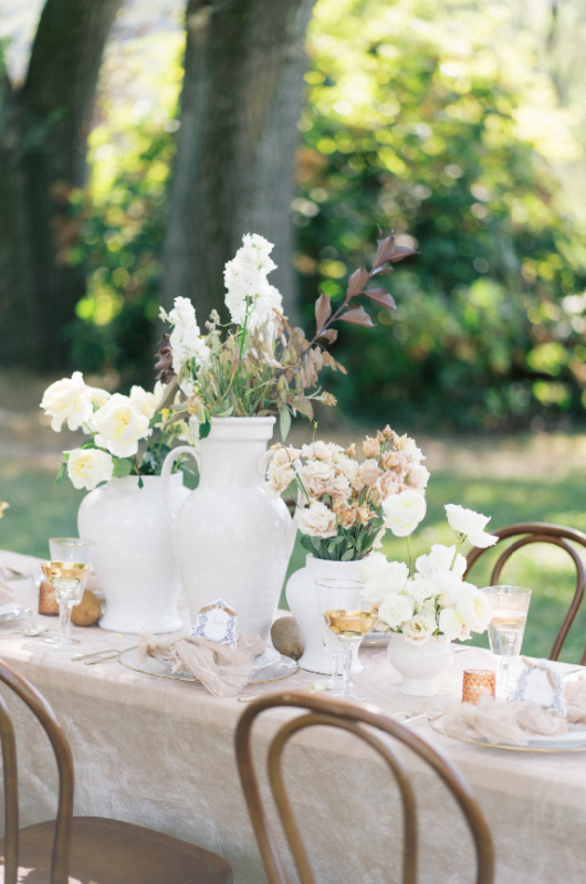 Ralph Lauren Inspired Autumnal Editorial Nestled In The Hills of Northern Kentucky flowers on table